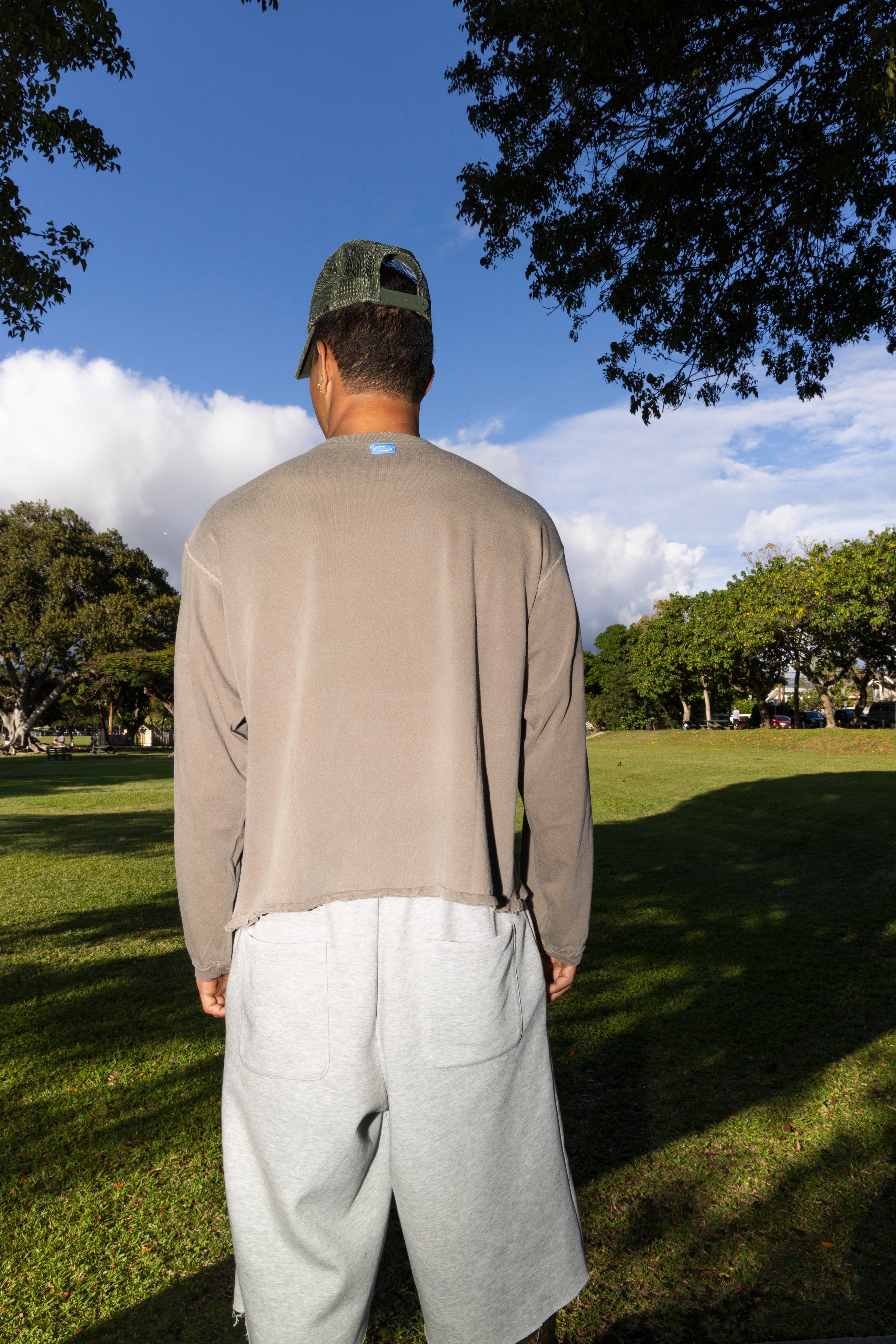 Queens Long Sleeve In Faded Brown